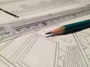 Ein Lineal und ein Bleistift auf ein Zeichnungstisch